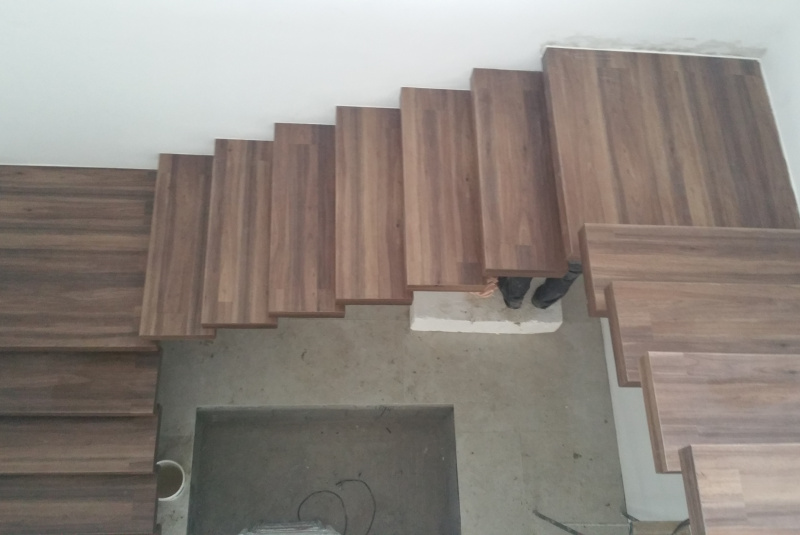 Výroba / Výroba vinylových stupňov a madiel na schody - foto