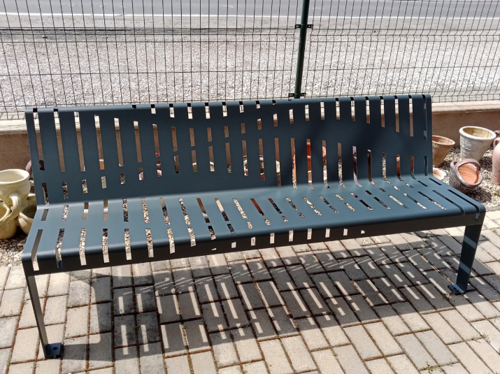 Produkty / Dizajnová oceľová lavička - foto