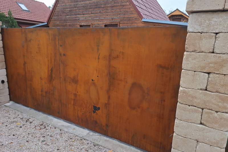 Výroba / Výroba z CORTEN-ového materiálu , Brány , ploty, nábytok , doplnky ... - foto