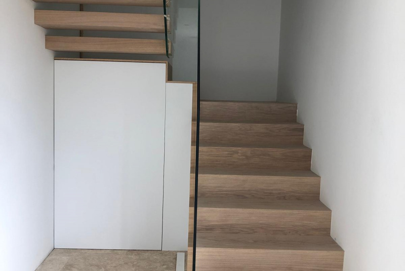 Sklenené schody a zábradlia