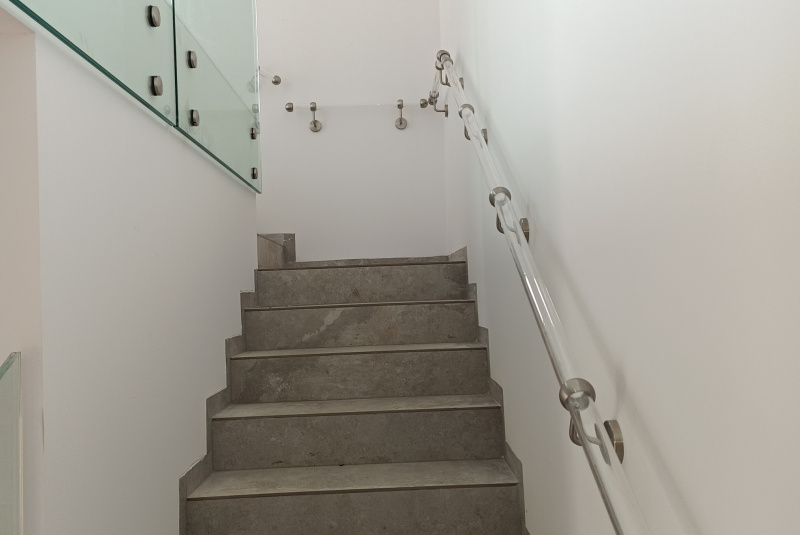 Sklenené schody a zábradlia