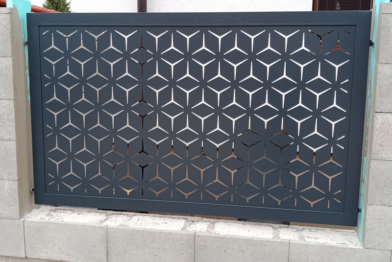 Výroba / Brány a bránky s dizajnovými vyrezávanými plechmi  - foto