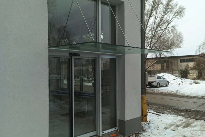 Sklenené konštrukcie a prístrešky