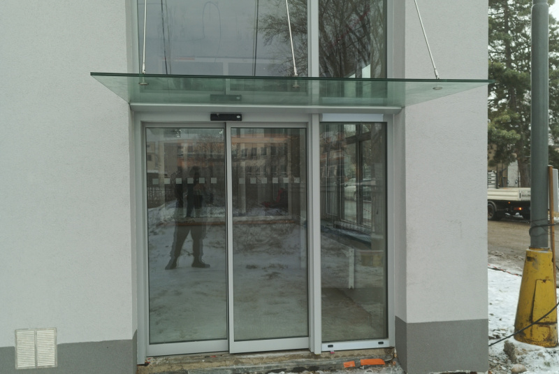 Sklenené konštrukcie a prístrešky