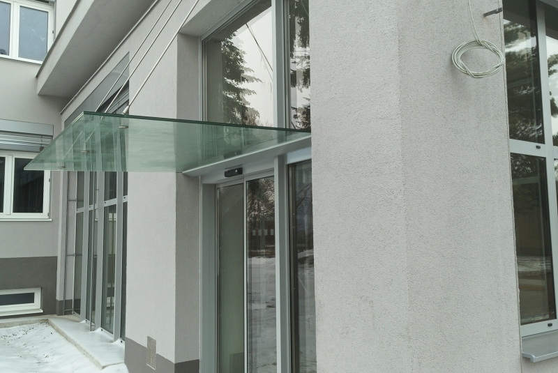 Sklenené konštrukcie a prístrešky