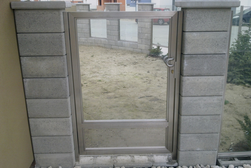 Brány,ploty ,dvere a steny zo skla