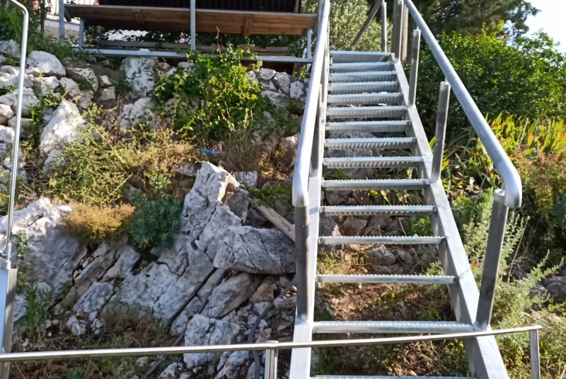Schody a zábradlie